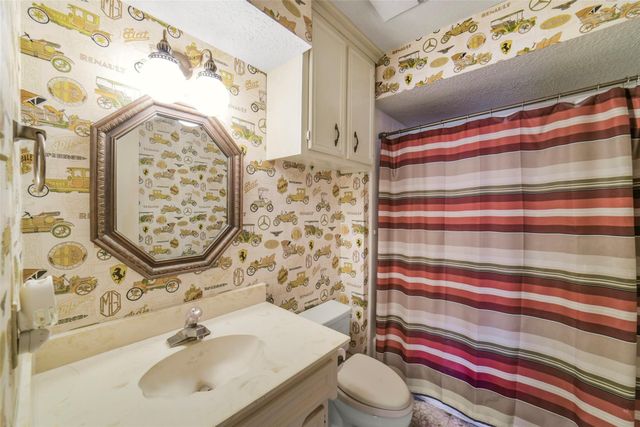 11922 Moorcreek Drive, Houston, TX 77070