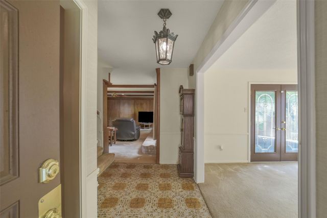 11922 Moorcreek Drive, Houston, TX 77070