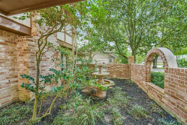 11922 Moorcreek Drive, Houston, TX 77070