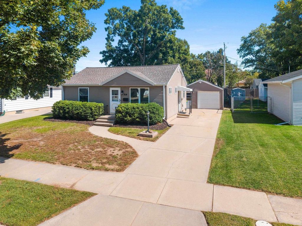 828 N PLATTEN STREET, Green Bay, WI 54303