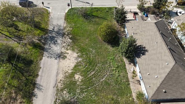 110 N Robinson ST, Taylor, TX 76574