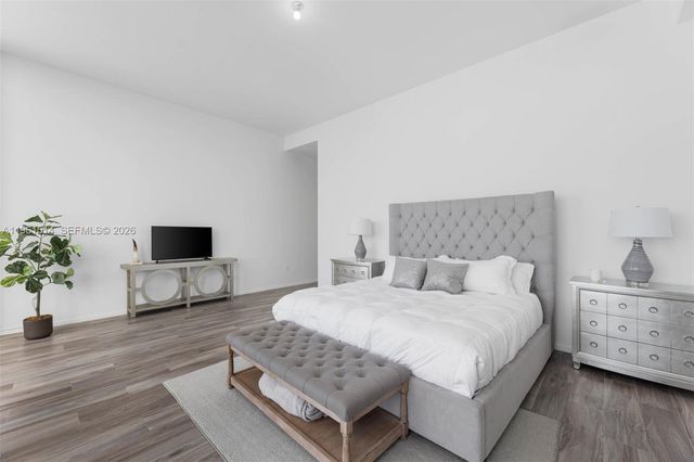 801 S Miami Ave 5804, Miami, FL 33130