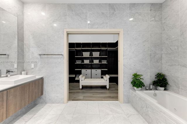 801 S Miami Ave 5804, Miami, FL 33130