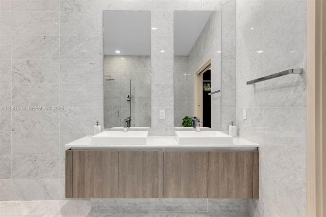 801 S Miami Ave 5804, Miami, FL 33130