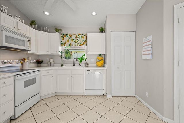 112 Caribe Court, Greenacres, FL 33413