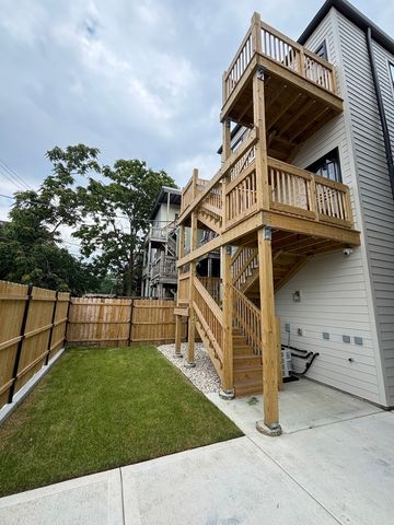 6042 S Eberhart Avenue 1, Chicago, IL 60637