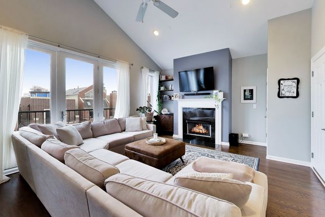 1927 W BELMONT Avenue 4, Chicago, IL 60657