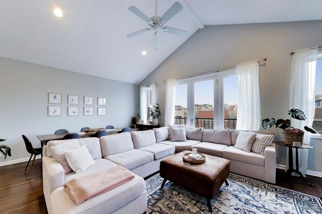 1927 W BELMONT Avenue 4, Chicago, IL 60657