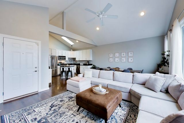 1927 W BELMONT Avenue 4, Chicago, IL 60657