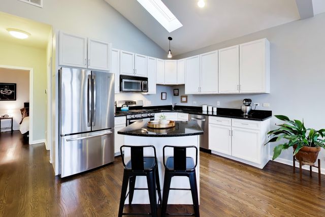 1927 W BELMONT Avenue 4, Chicago, IL 60657