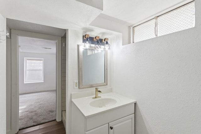 2410 W 29th St S, Wichita, KS 67217