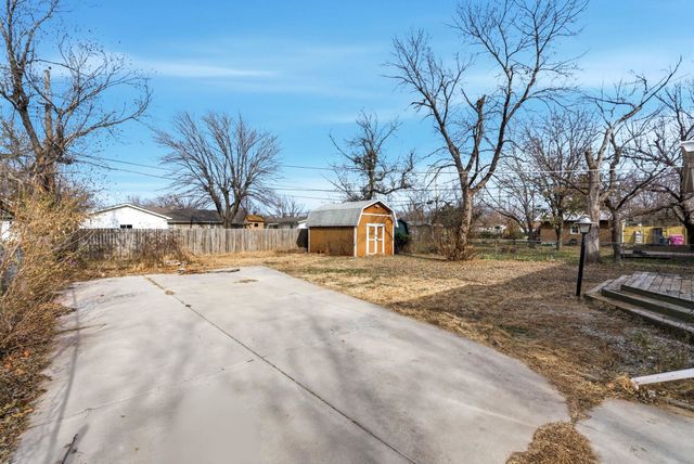 2410 W 29th St S, Wichita, KS 67217