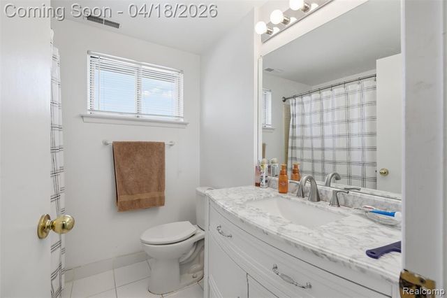 5585 Castleton Drive, West Bloomfield, MI 48322