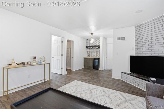 5585 Castleton Drive, West Bloomfield, MI 48322