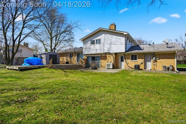 5585 Castleton Drive, West Bloomfield, MI 48322