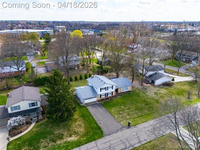 5585 Castleton Drive, West Bloomfield, MI 48322