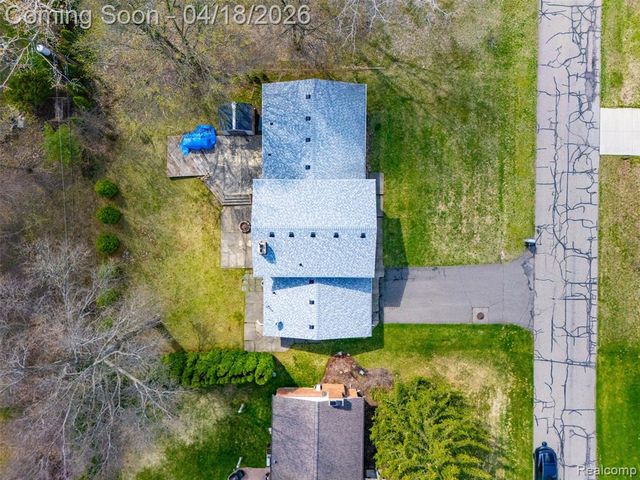 5585 Castleton Drive, West Bloomfield, MI 48322