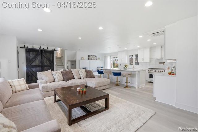 5585 Castleton Drive, West Bloomfield, MI 48322