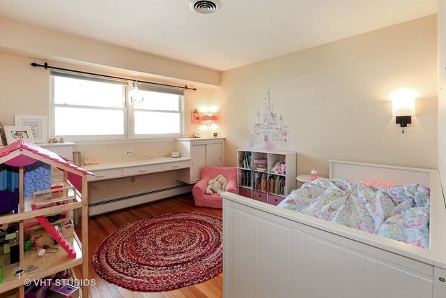 128 S Linden Avenue, Elmhurst, IL 60126