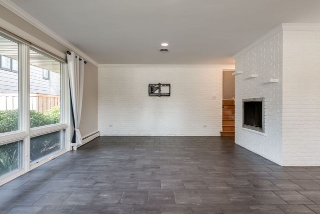 128 S Linden Avenue, Elmhurst, IL 60126