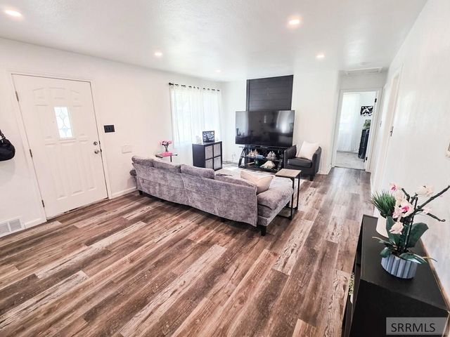 1098 June Avenue, Idaho Falls, ID 83404