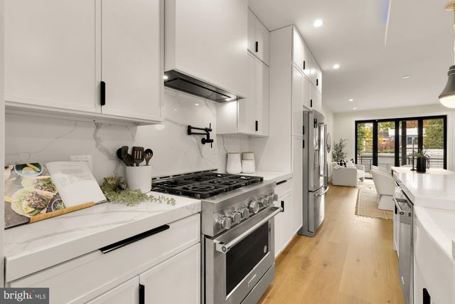 1406 BUCHANAN ST NW, Washington, DC 20011