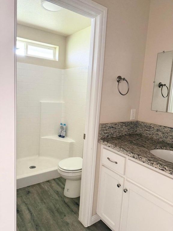 Image 10 of property listing at 1310 N Belmont Road, Exeter, CA 93221