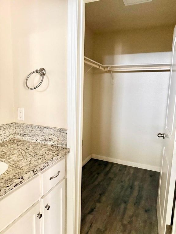 Image 11 of property listing at 1310 N Belmont Road, Exeter, CA 93221