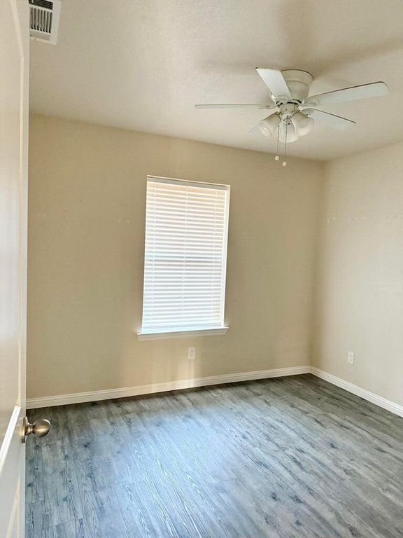 Image 13 of property listing at 1310 N Belmont Road, Exeter, CA 93221