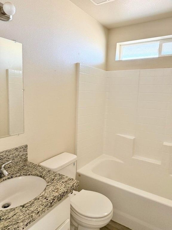 Image 14 of property listing at 1310 N Belmont Road, Exeter, CA 93221