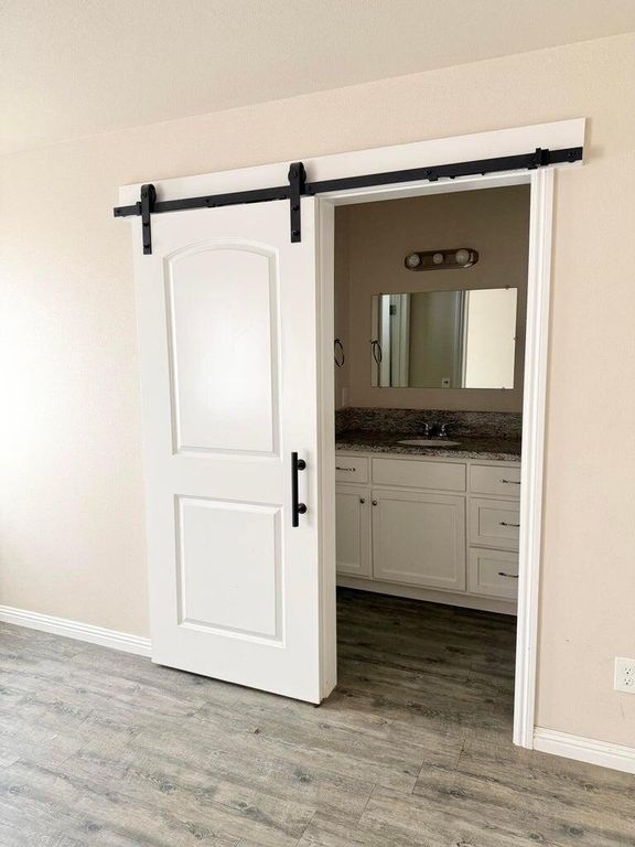 Image 7 of property listing at 1310 N Belmont Road, Exeter, CA 93221