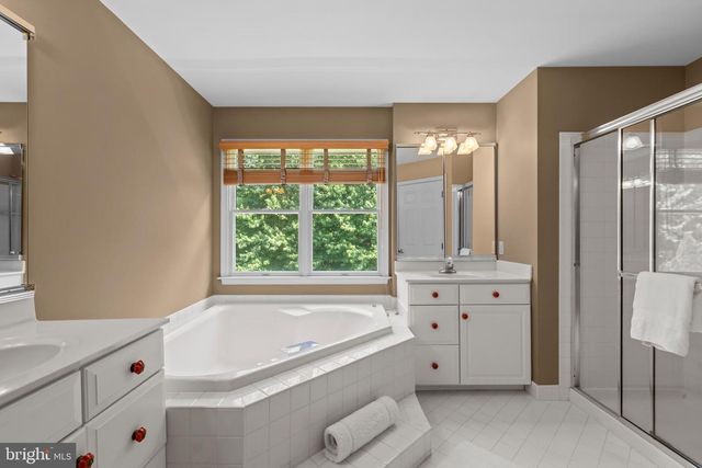 1353 WOODED KNLS, West Chester, PA 19382
