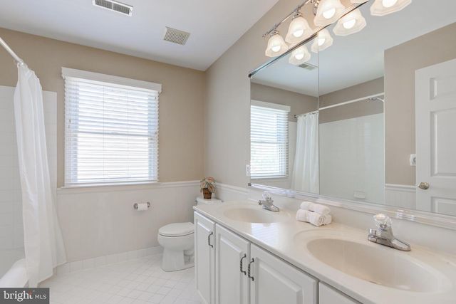 1353 WOODED KNLS, West Chester, PA 19382