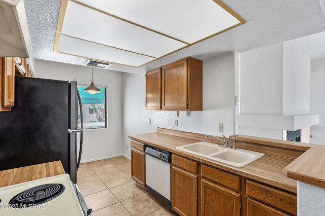 7917 E Colette Cir Unit 60, Tucson, AZ 85710