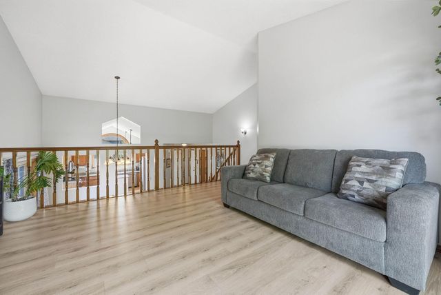 7135 Upper 157th Street W, Apple Valley, MN 55124