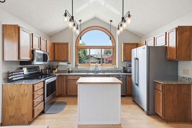 7135 Upper 157th Street W, Apple Valley, MN 55124