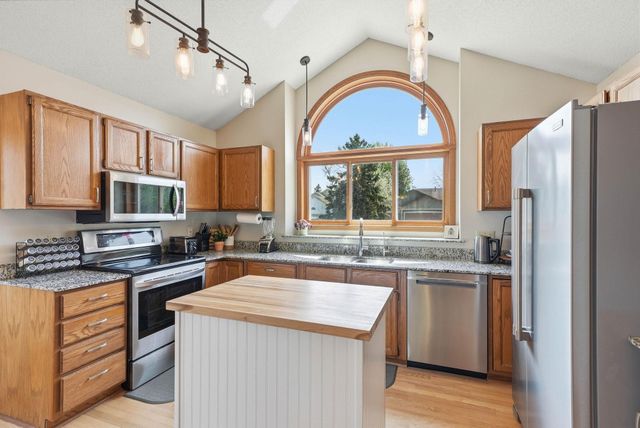 7135 Upper 157th Street W, Apple Valley, MN 55124
