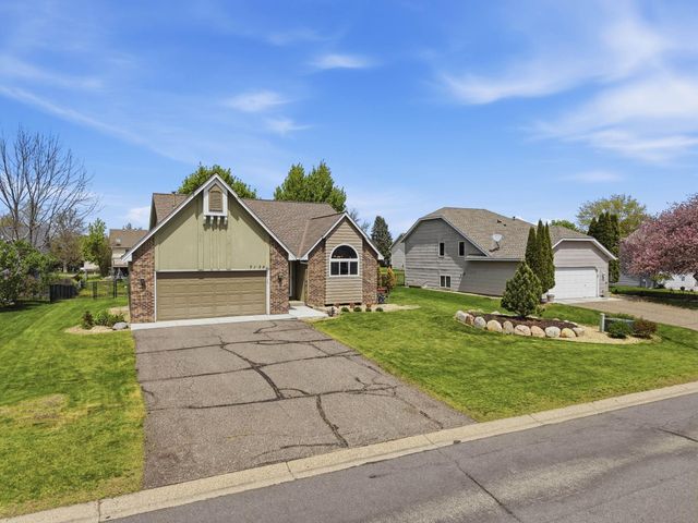 7135 Upper 157th Street W, Apple Valley, MN 55124