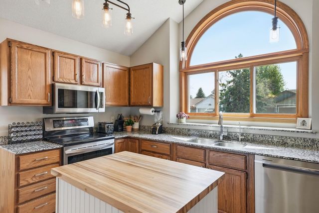 7135 Upper 157th Street W, Apple Valley, MN 55124