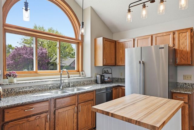 7135 Upper 157th Street W, Apple Valley, MN 55124