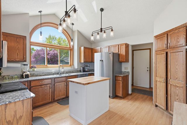 7135 Upper 157th Street W, Apple Valley, MN 55124