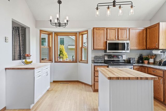 7135 Upper 157th Street W, Apple Valley, MN 55124