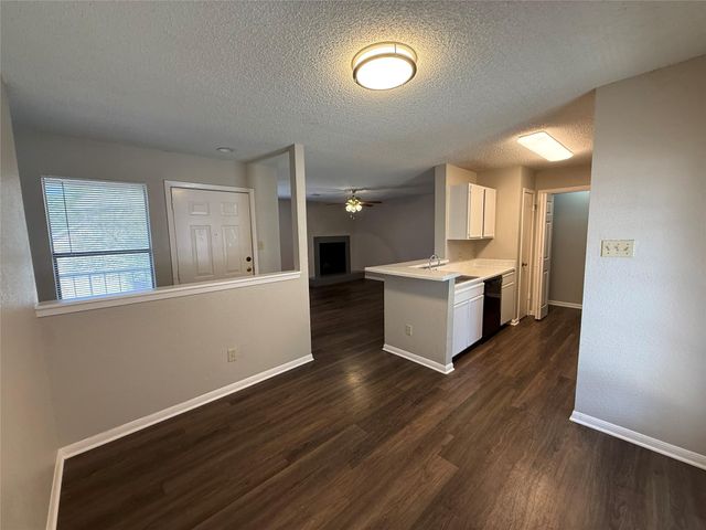 8913 Schick RD C, Austin, TX 78729