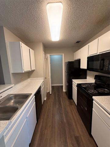 8913 Schick RD C, Austin, TX 78729
