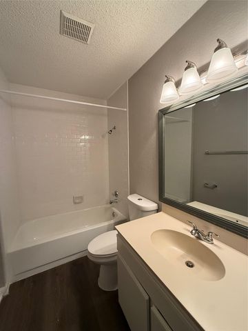 8913 Schick RD C, Austin, TX 78729