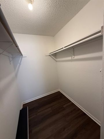 8913 Schick RD C, Austin, TX 78729