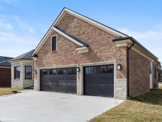 55203 Saint Paul Drive, Macomb Twp, MI 48042