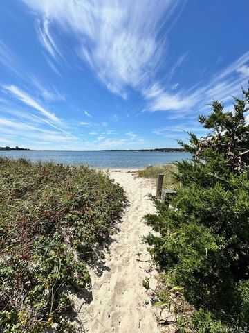 7 Corwin Lane, Hampton Bays, NY 11946