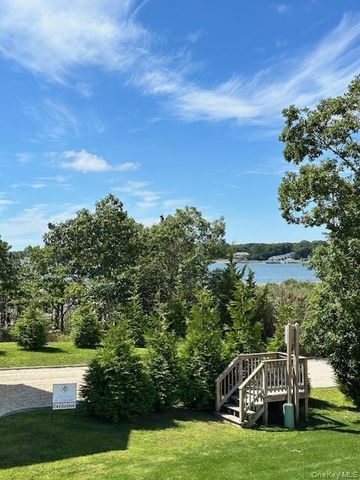 7 Corwin Lane, Hampton Bays, NY 11946