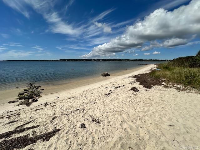 7 Corwin Lane, Hampton Bays, NY 11946